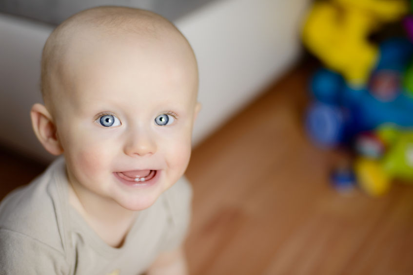 Der erste Zahn ist da: Wenn Babys Zahnen