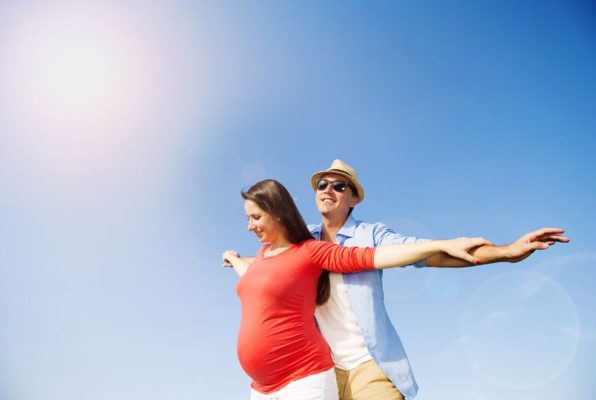 Schwanger fliegen: Checkliste Fliegen in der Schwangerschaft