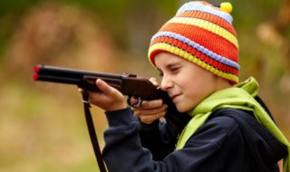 Waffen Spiele mit Spielzeugwaffen