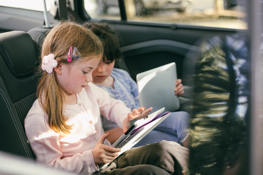 Auto-Insurance beziehungsweise -versicherung mit Kindern im Urlaub im Auge behalten