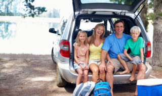 Reisen und Urlaub mit dem Auto beim Familienurlaub bei der Familienreise