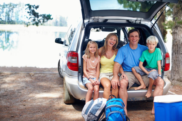 Reisen und Urlaub mit dem Auto beim Familienurlaub bei der Familienreise