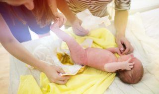 Kindspech der erste Stuhlgang beim Baby