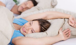 Bettenpflege und Bettenhygiene bei Kopfkissen, Daunenkissen, Bettdecke, Matratze, Matratzenbezug, Matratzenschoner, Daunenbett, Federbett um keine Milben im Bett zu haben