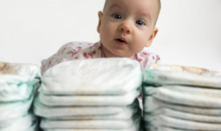 Stoffwindeln oder Pampers beziehungsweise Wegwerfwindeln