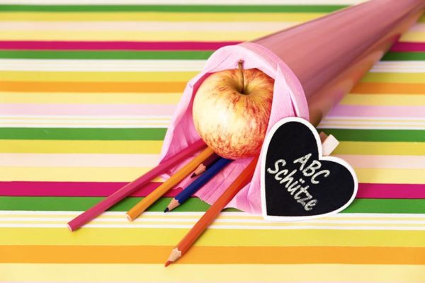 Abc-Schütze mit Schultüte