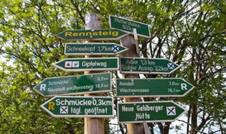 Ausflug mit Kindern Rennsteig im Thüringer Wald nahe des Feriendorf Auenland