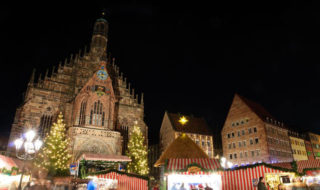 Familien Weihnachtsmarkt mit Kind in Deutschland