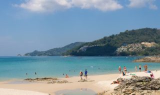 Strand Patong Beach auf Phuket in Thailand