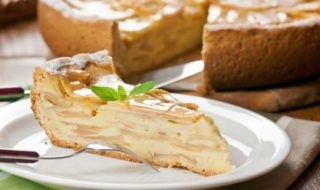 Gedeckter Apfelkuchen mit Decke