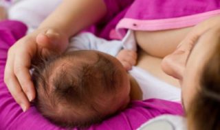 Baby bei Durchfall Stillen