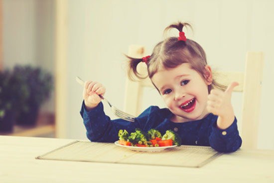 Neue Lebensmittel für Kinder: Warum neues Essen wichtig ist und wie man dazu ermutigt