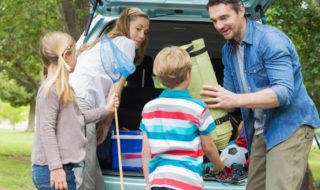 Familienausflug mit dem Auto