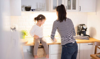 Kinder in der Küche