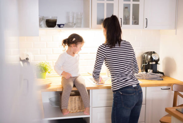 Kinder in der Küche