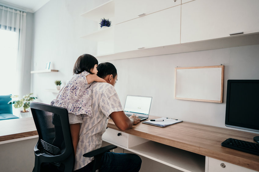 Die 6 besten Tipps für Eltern, um das Homeoffice kindersicher zu gestalten