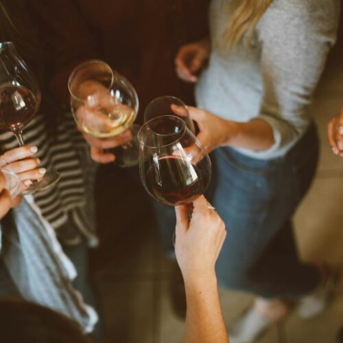 Wie man den Geburtstag des besten Freundes in den Zwanzigern feiert